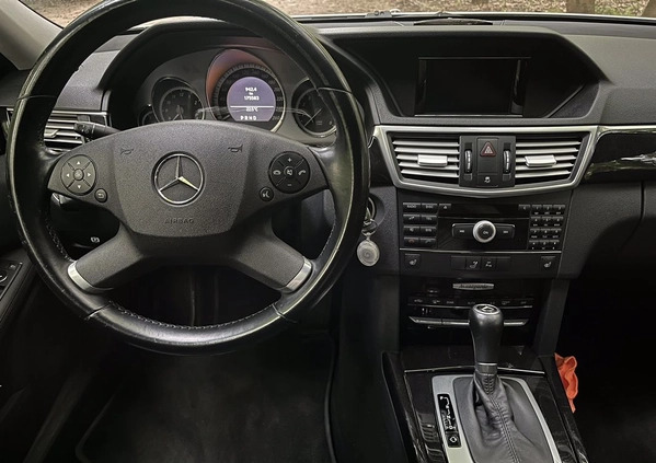 Mercedes-Benz Klasa E cena 49900 przebieg: 175000, rok produkcji 2009 z Poznań małe 596